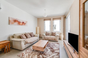 Steni Views Apartment by Ezoria Villas